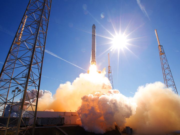 スペースXが本格モバイル事業進出の方針表明